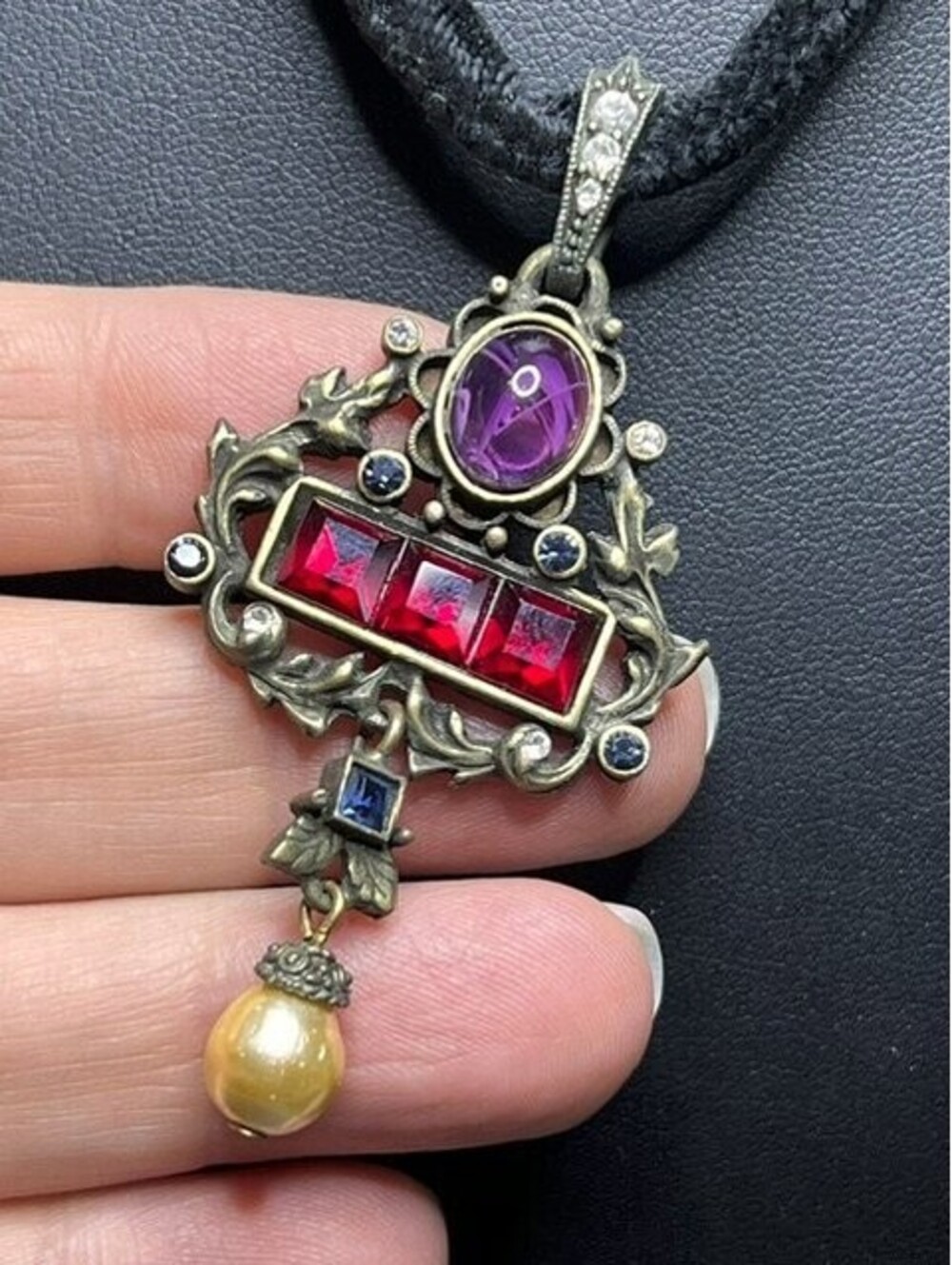 B5634 Sweet Romance Vintage Pendant Necklace 16-18" Victorian Revival
